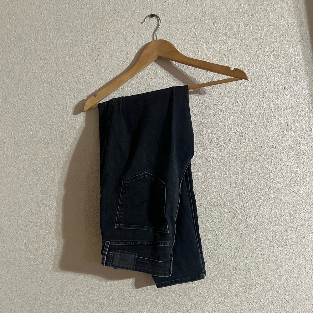 Levi 721 high rise skinny 32/30. Questions? Comment below!